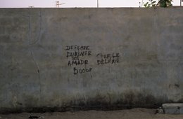 Africa;-Benin;-Concrete-wall;-Cotonou;-Fine;-Ganhi-district;-Kaleidos;-Kaleidos-images;-La-parole-à-limage;-Local-authority;-Neighbourhood-delegate;-Stories-Pictures;-Tarek-Charara;-Wall-inscription;-Warning